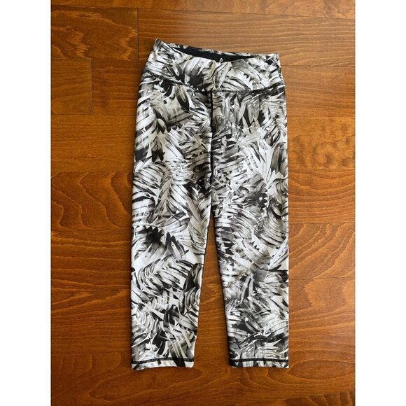 PrAna Womens Cropped Capri Leggings Stretch Gray  Black Tropical Floral Pants  S - Picture 6 of 7